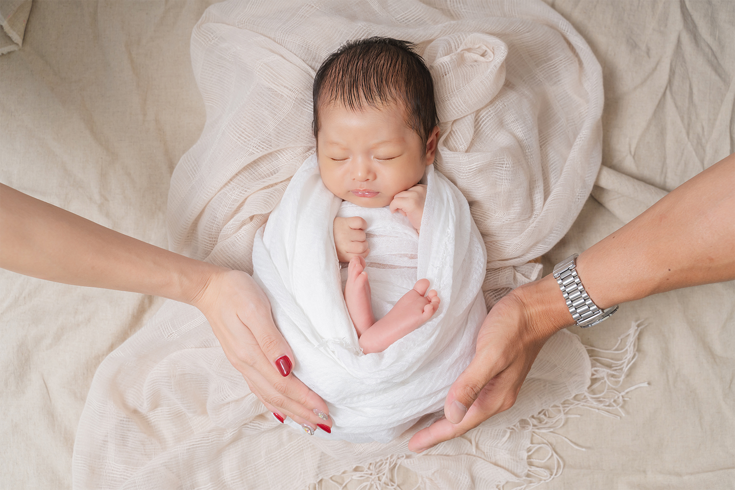 ニューボーンフォトの赤ちゃんの画像2